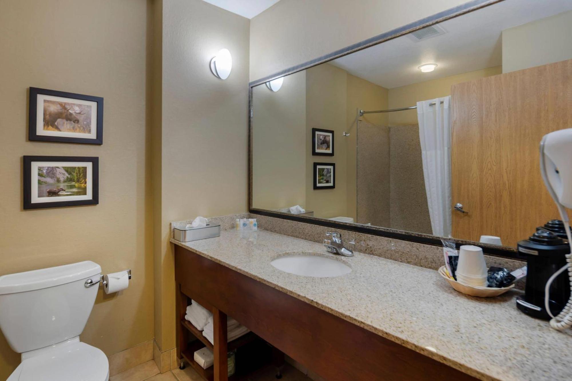 Queen Suite with 2 Queen Beds - Non-Smoking